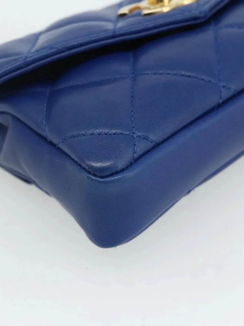 CHANEL Matelasse Pouch Lamb Skin Blue Gold CC Auth 177338